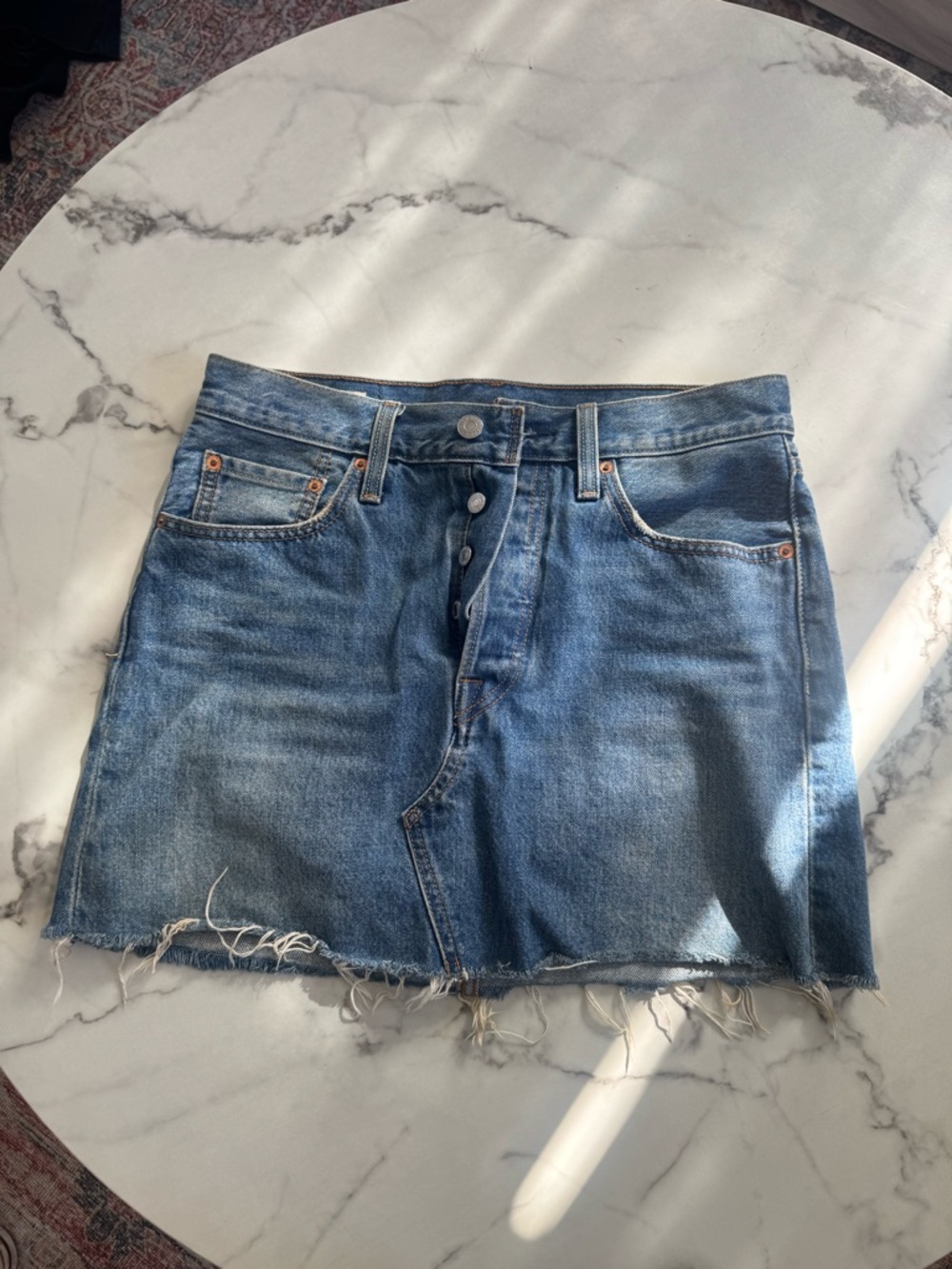 Levi’s Button-Front Denim Mini Skirt in Medium Blue size 28
